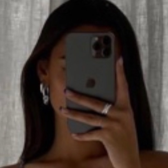 Meet your Posher, Nicole - Picture 1 of 1